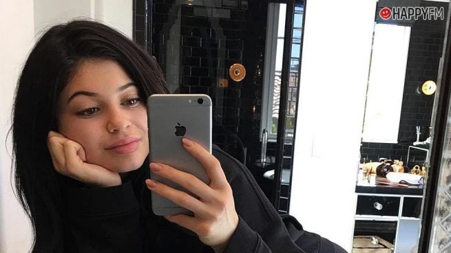 Kylie Jenner es duramente criticada por Piers Morgan y este conocido artista ha salido en su defensa