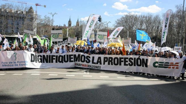Médicos de toda España se manifiestan para reclamar más dinero para la Sanidad pública