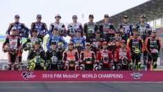 Foto oficial de los pilotos que conformarán la parrilla de MotoGP en 2019. (AFP)
