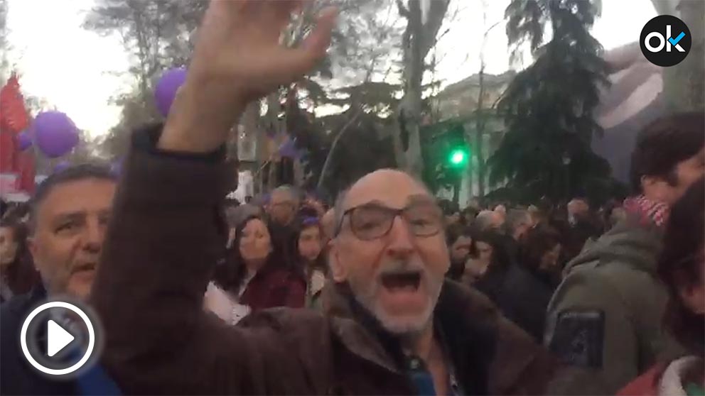 Intento de agresión a OKDIARIO en la manifestación feminista de Madrid