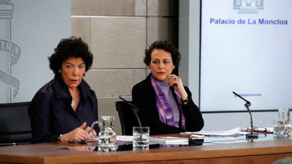 Las ministras Isabel Celaá (portavoz) y Magdalena Valerio (Trabajo), este viernes en el Consejo de Ministros