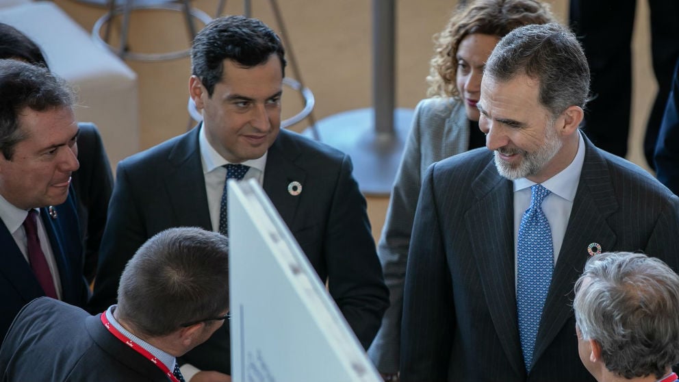 Felipe VI y Juanma Moreno. Foto: Europa Press