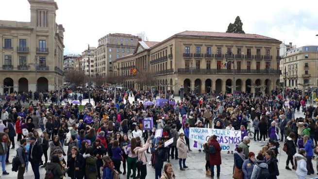 Miles de mujeres toman las calles de Pamplona en clave feminista
