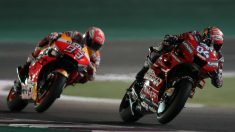 Andrea Doviziozo y Marc Márquez, en el GP de Qatar 2019. (AFP)