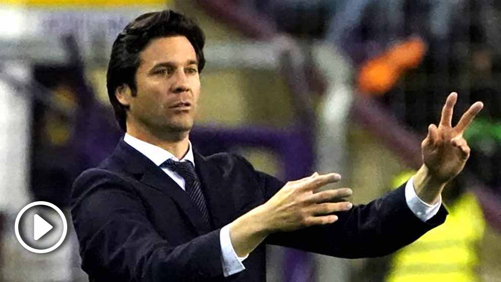 Solari dando instrucciones a sus jugadores en Zorrilla (AFP).