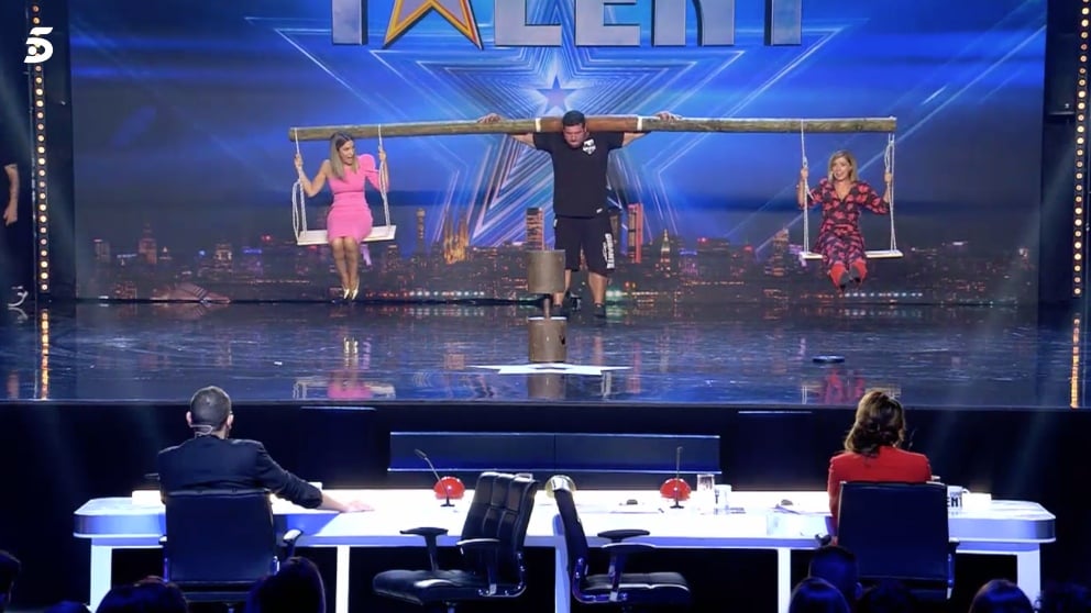 Got Talent El Hombre M S Fuerte De Espa A Levanta A Eva Isanta Y Edurne