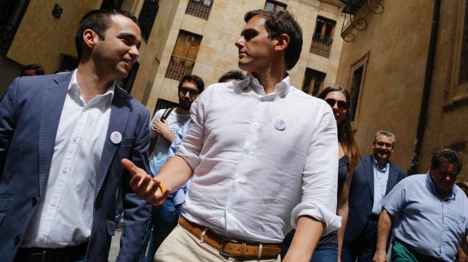 El líder de C's, Albert Rivera, y el ex secretario de Comunicación en Castilla y León, Pablo Yáñez. (Foto: C's)