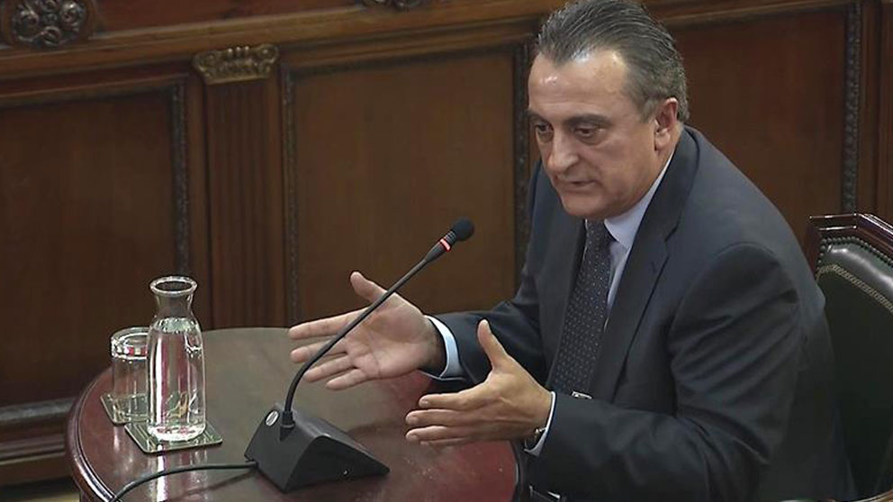 El comisario Manel Castellví, e jefe de Información de los Mossos d’Esquadra, declarando como testigo en el Tribunal Supremo.