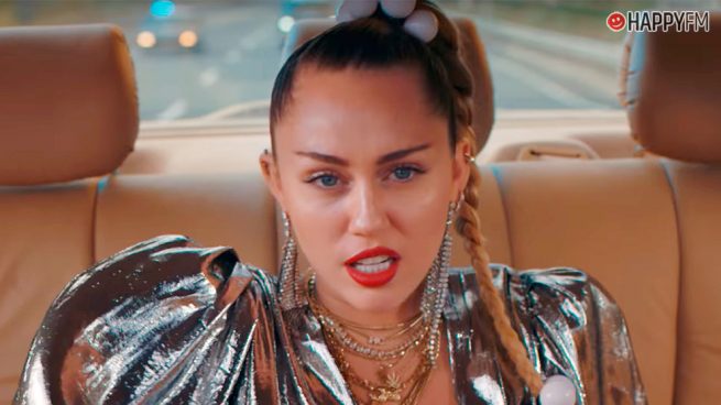Miley Cyrus hace twerk a Taylor Swift y así reaccionan las redes sociales
