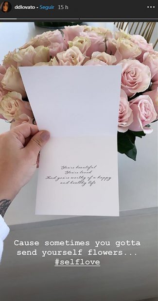 Demi Lovato decide enviarse flores a sí misma por este motivo tan especial