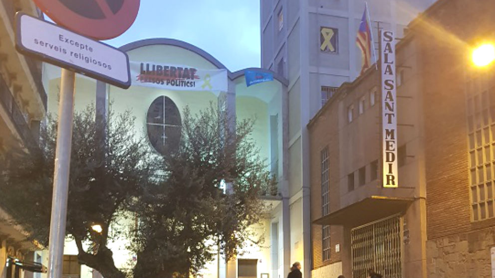 La Parroquia de Sant Medir que luce propaganda separatista en su fachada (Foto: ‘Germinans Germinabit’)