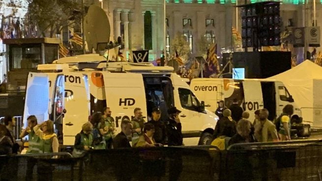 Las unidades móviles de Roures, en el escenario de la manifestación