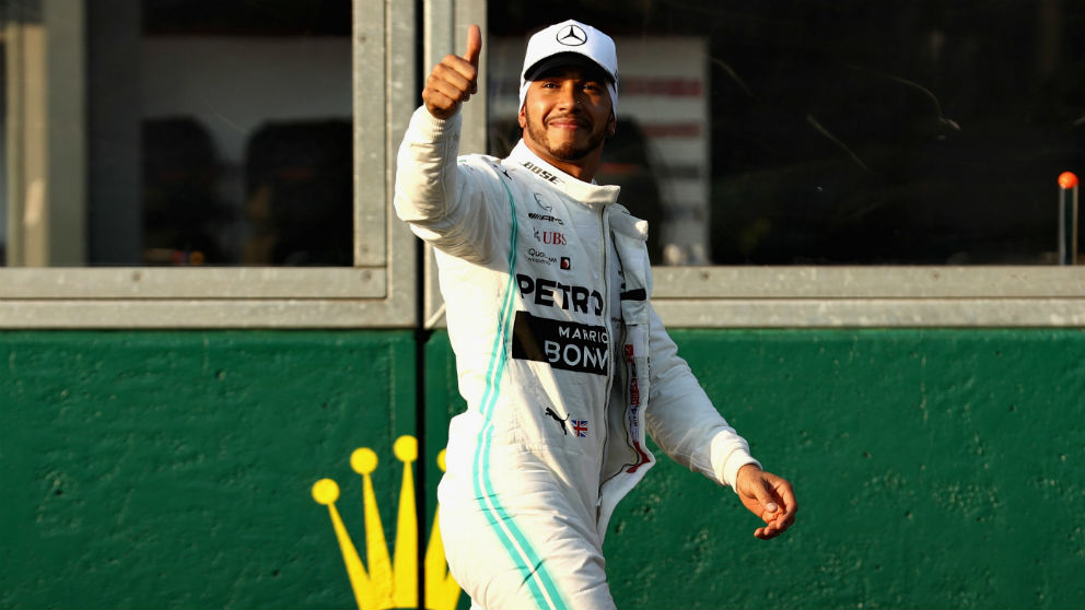 Lewis Hamilton saluda a sus fans en el GP de Australia de Fórmula 1. (Getty)