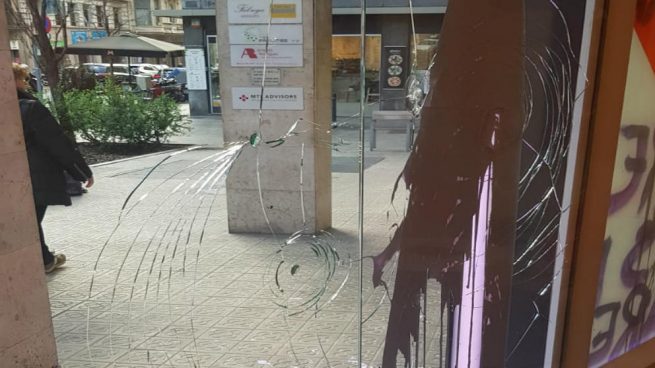 Pintadas de Arran en la sede de Ciudadanos