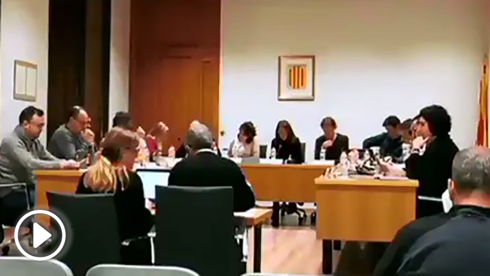 El pleno municipal en el que la alcaldesa de La Garriga, Meritxell Budó, regañó a un portavoz de Ciudadanos por no hablar en catalán