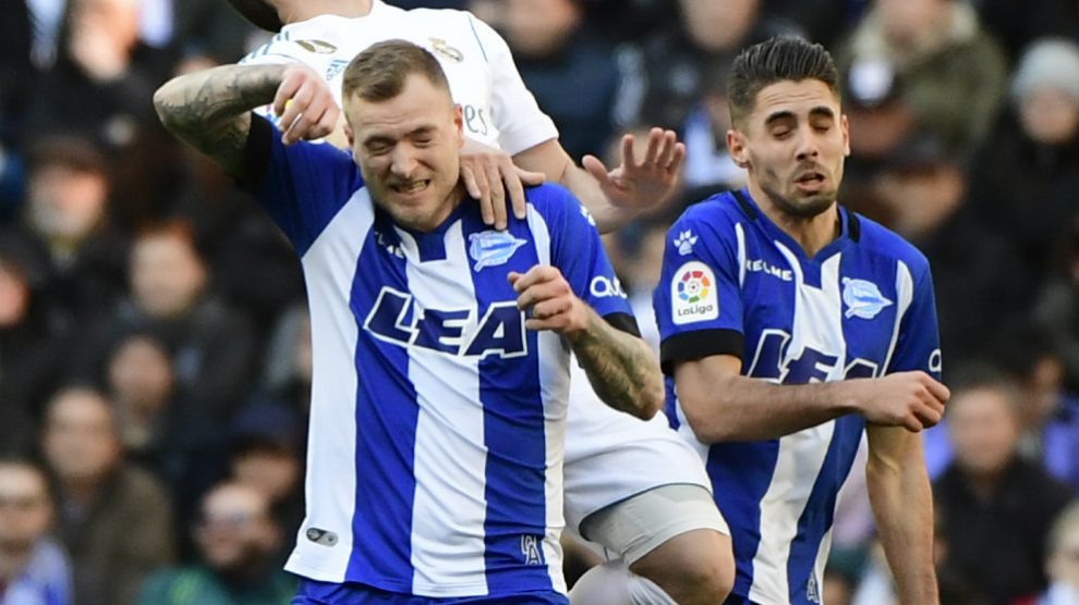 John Guidetti con el Alavés (AFP)