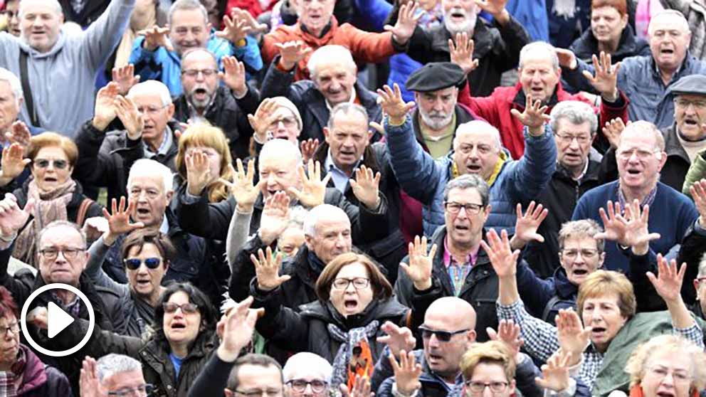 Manifestación de jubilados en Bilbao por una subida de las pensiones. (Foto: EFE)