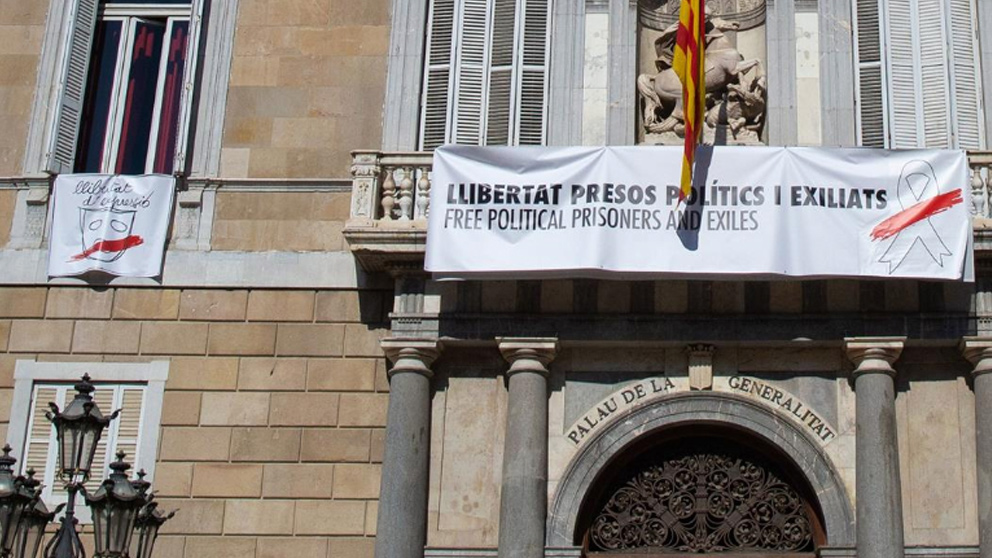 La segunda pancarta colgada por Quim Torra en el Palacio de la Generalitat. Foto: Europa Press