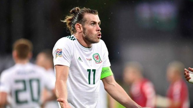 Bale, con Gales en un partido internacional (AFP).