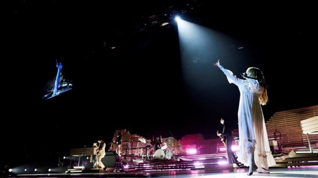 La banda británica de indie rock Florence and the Machine, liderada por la cantante Florence Welch, en el Palau Sant Jordi de Barcelona. Foto: EFE