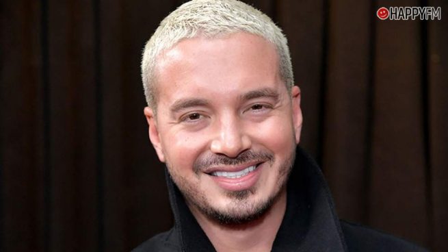 J Balvin sufre una aparatosa caída en el aeropuerto y él mismo ha compartido el vídeo