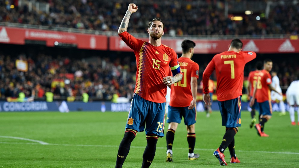 Sergio Ramos celebra su gol en el España – Noruega. (Getty)