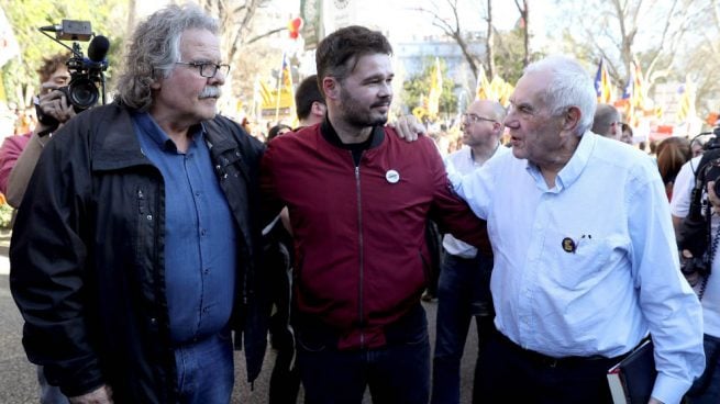 Gabriel Rufián con Joan Tardá y Ernst Maragall. EFE