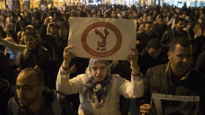 Miles de profesores marroquíes protestan en las calles de Rabat contra el Gobierno