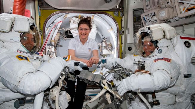 NASA-caminata-femenina