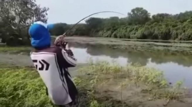 El pescador que en Facebook pescó un cocodrilo