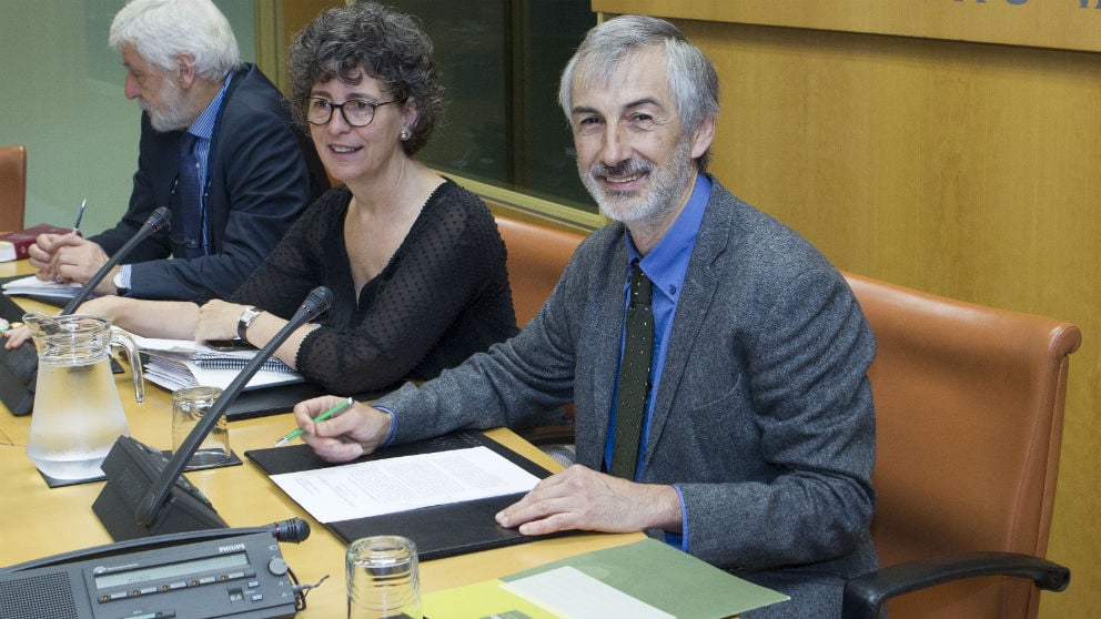 El número dos de Podemos por Guipúzcoa al Congreso el 28A, Rafael Sainz de Rozas. (Foto: Parlamento vasco)