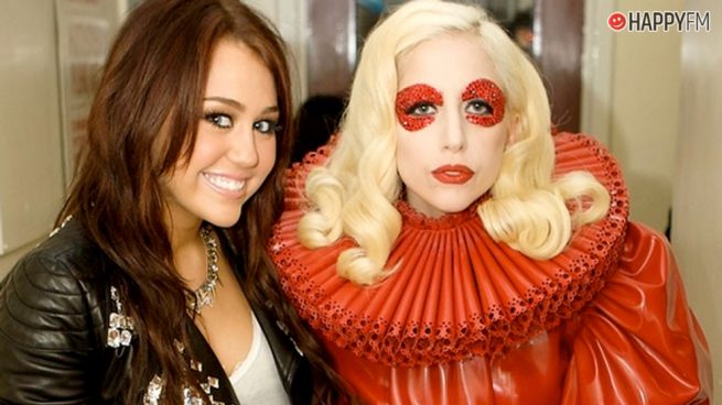 Miley Cyrus felicita a Lady Gaga de la manera más original