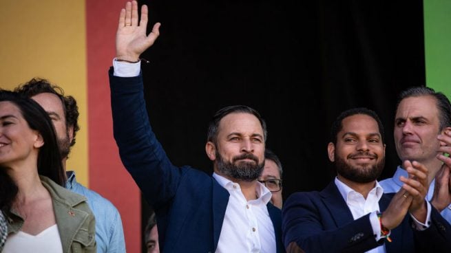 Abascal promete disolver los Mossos y pide ilegalizar a los partidos separatistas