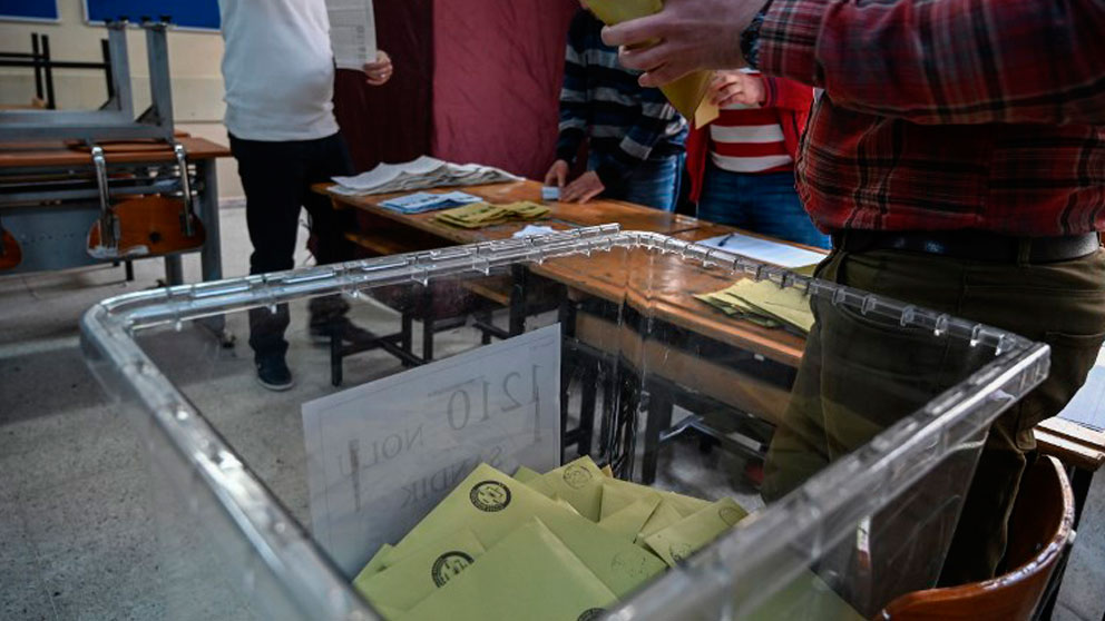 Una urna de las elecciones locales que s ehan celebrado este domingo en Turquía.
