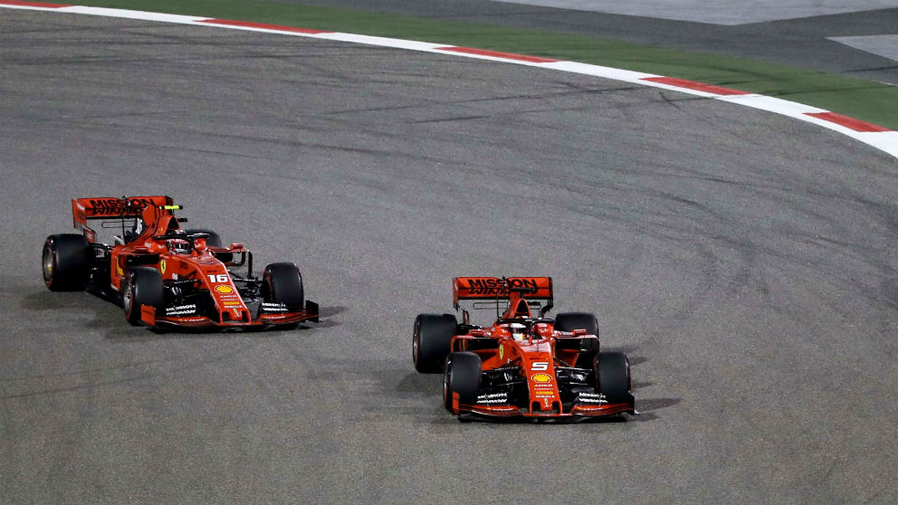 Los dos Ferrari fueron en cabeza de carrera y luego lo perdieron todo. (AFP)