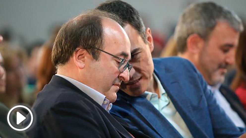 El presidente del Gobierno, Pedro Sánchez, durante la clausura de la convención municipal del PSC en Tarragona, junto al líder del PSC Miquel Iceta. Foto: EFE