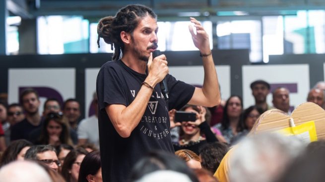 El Supremo abre juicio al rastas de Podemos por patear a un policía