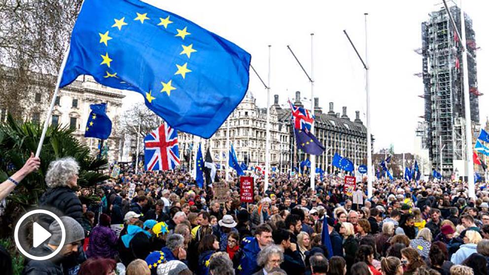 Manifestantes en Londres para pedir un segundo referéndum sobre el Brexit (Foto: AFP).