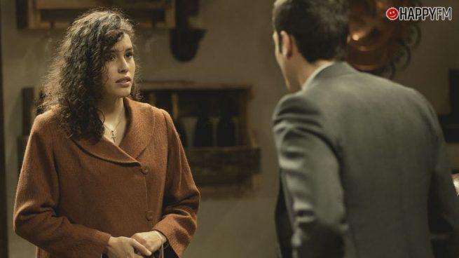 ‘El secreto de Puente Viejo’: La llegada de Lola revolucionará a todos, incluido a Prudencio