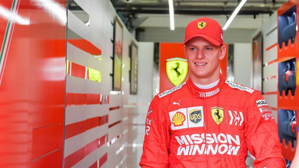 Mick Schumacher prueba el Ferrari de Vettel. (Pirelli)