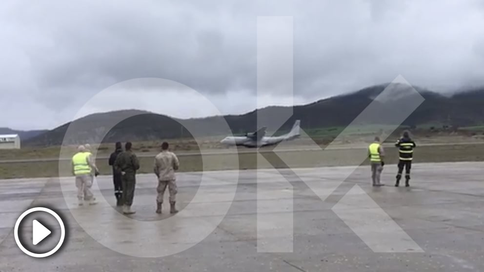 Diez heridos en una salida de pista real de un avión en un simulacro en Jaca (Vídeo: Dani González)