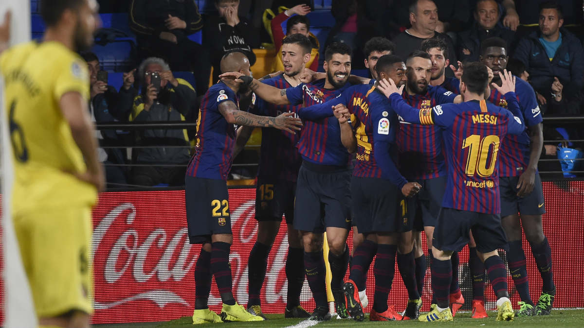 Los jugadores del Barcelona celebran el 4-4 en Villarreal.