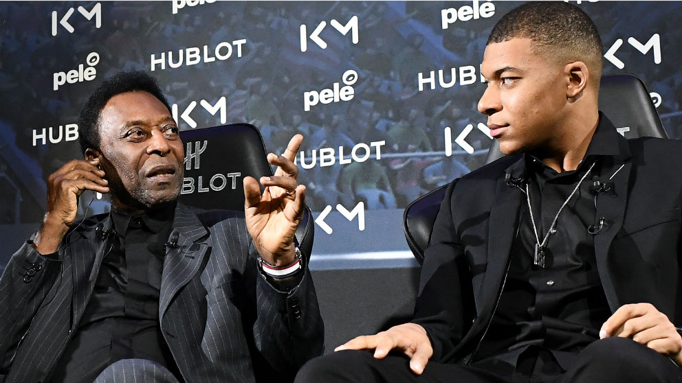 Pelé y Mbappé durante el acto publicitario en París. (AFP)
