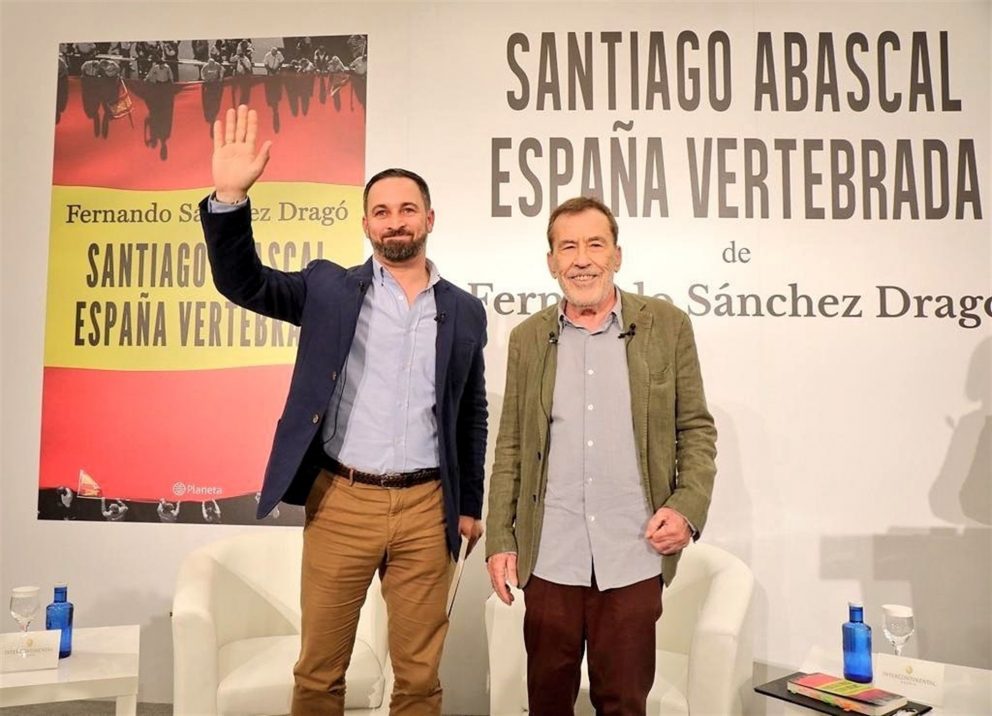 Santiago Abascal con Fernando Sánchez-Dragó en la presentación del libro ‘Santiago Abascal. España Vertebrada’. Foto. EP.