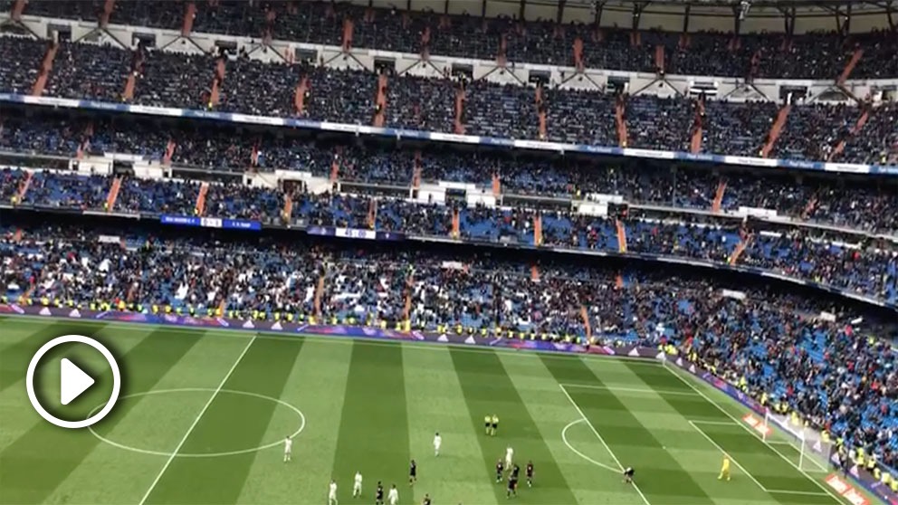 El Santiago Bernabéu pitó a los futbolistas del Real Madrid.