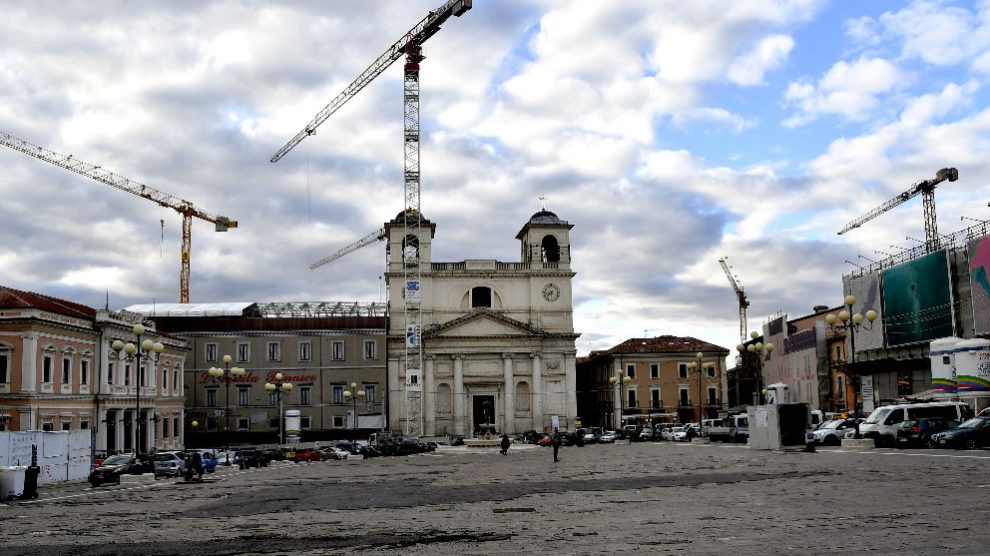 Reconstrucción de la localidad italiana L’Aquila tras el fuerte seísmo.