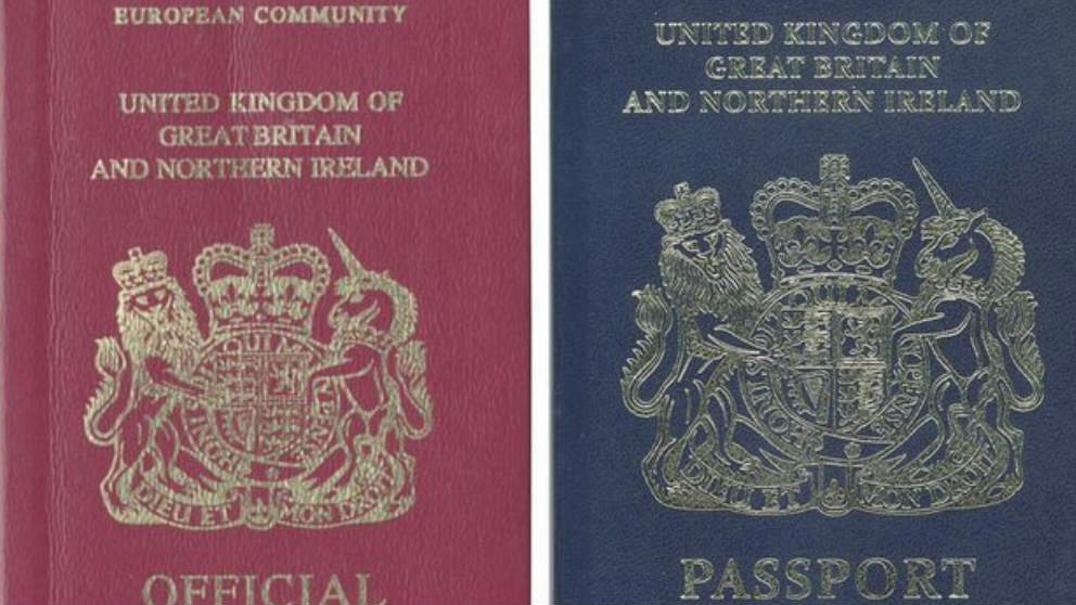 El viejo y el nuevo pasaporte británico