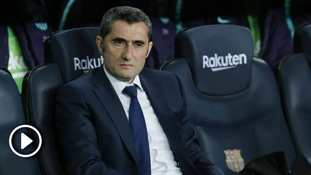 Ernesto Valverde en el banquillo del Camp Nou. (AFP)