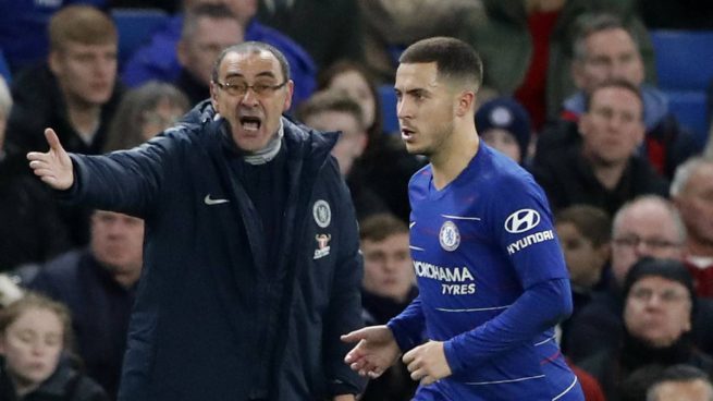 Sarri y Hazard, durante un partido del Chelsea.