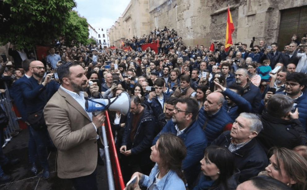 Santiago Abascal a las puertas del Palacio de Congresos de Córdoba. Foto. Redes Sociales de VOX.
